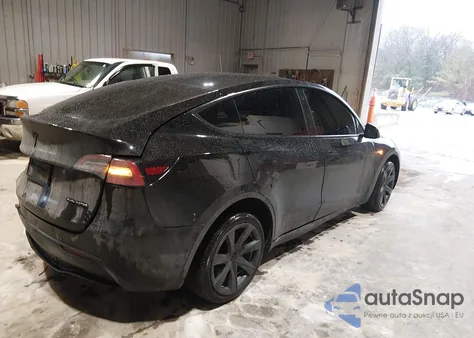 2021 Tesla Model Y Long Range Dual Motor All-Wheel Drive z USA, uszkodzony, nr VIN 5YJYGDEE0MF268080